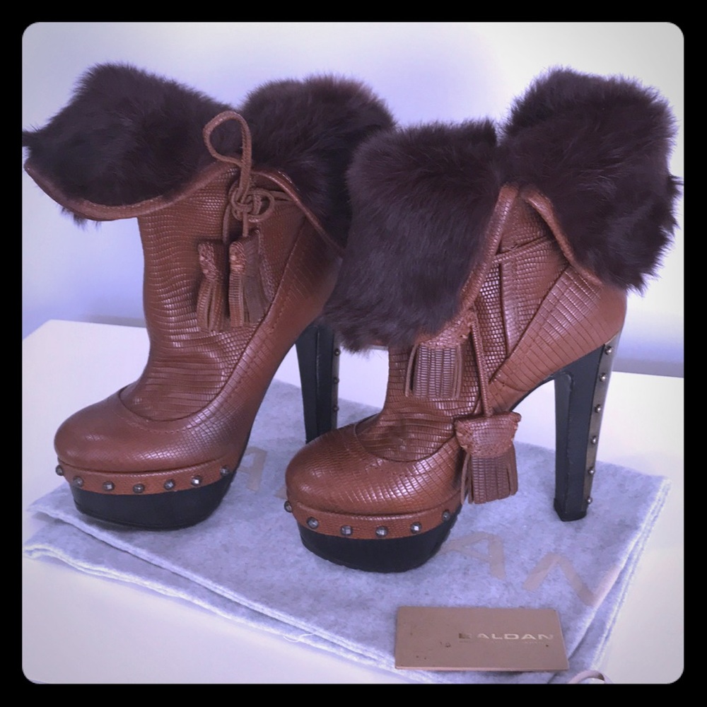 BRAND NEW BALDAN RABBIT FUR CUFF ANKLE BOOTS